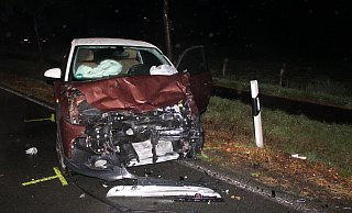 Der Opel nach dem Unfall. - Polizei Der Opel nach dem Unfall. - Polizei