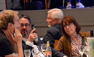 Stefanie Janßen-Rickmann, Bürgermeisterkandidatin Bündnis 90/Die Grünen (rechts) im Gespräch am Wahlabend mit David Kupitz (li.). - Katharina Eisele Stefanie Janßen-Rickmann, Bürgermeisterkandidatin Bündnis 90/Die Grünen (rechts) im Gespräch am Wahlabend mit David Kupitz (li.). - Katharina Eisele