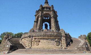 Das Ziel der Wanderung ist das Kaiser-Wilhelm-Denkmal. - Thorsten Gödecker Das Ziel der Wanderung ist das Kaiser-Wilhelm-Denkmal. - Thorsten Gödecker
