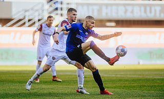 SCP-Angreifer Felix Platte, der hier im Heimspiel gegen Dresden am Ball ist, muss am Sonntag auf das Wiedersehen mit seinem Ex-Klub Darmstadt verzichten. - Besim Mazhiqi SCP-Angreifer Felix Platte, der hier im Heimspiel gegen Dresden am Ball ist, muss am Sonntag auf das Wiedersehen mit seinem Ex-Klub Darmstadt verzichten. - Besim Mazhiqi