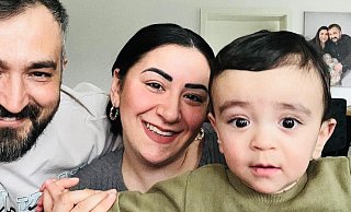 Seine ersten Lebenswochen waren dramatisch: Heute, mit 15 Monaten, geht es Frühchen Yigit super. Seine Eltern Nazli und Özkan Gede sind überglücklich. - Ivonne Michel Seine ersten Lebenswochen waren dramatisch: Heute, mit 15 Monaten, geht es Frühchen Yigit super. Seine Eltern Nazli und Özkan Gede sind überglücklich. - Ivonne Michel