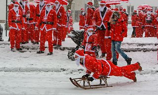 2017 war ein besonderer Santa Run - denn da lag tatsächlich Schnee. - Andreas Zobe 2017 war ein besonderer Santa Run - denn da lag tatsächlich Schnee. - Andreas Zobe