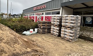 Die Sanierung des Einkaufszentrums an der Werrestraße bringt Schwierigkeiten mit sich. Nach dem Weihnachts-Hochwasser müssen die Filialen von Rossmann, Jysk und Ernstings Family saniert werden. - Nicole Sielermann Die Sanierung des Einkaufszentrums an der Werrestraße bringt Schwierigkeiten mit sich. Nach dem Weihnachts-Hochwasser müssen die Filialen von Rossmann, Jysk und Ernstings Family saniert werden. - Nicole Sielermann