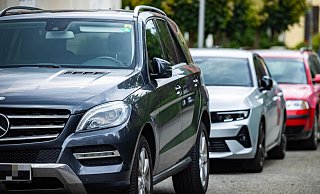 Der Angeklagte, ein Geschäftsführer zweier Bielefelder Unternehmen, hat für seinen Fuhrpark teure Autos angeschafft. - Sarah Jonek Der Angeklagte, ein Geschäftsführer zweier Bielefelder Unternehmen, hat für seinen Fuhrpark teure Autos angeschafft. - Sarah Jonek