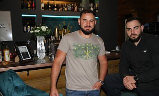 Laden in den Zarenhof ein: Inhaber Hakob Grigoryan (r.) und Geschäftsführer Ruslan Zhurtov. - Johannes Büttner Laden in den Zarenhof ein: Inhaber Hakob Grigoryan (r.) und Geschäftsführer Ruslan Zhurtov. - Johannes Büttner
