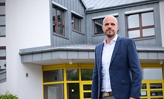 Matthias Buske ist erst seit Ende Februar als Schulleiter für die Bertolt-Brecht-Gesamtschule verantwortlich. Die Herausforderungen treffen ihn aber schon jetzt. Mit Blick auf die aktuellen Entwicklungen zeigt er sich kämpferisch. - Felix Eisele Matthias Buske ist erst seit Ende Februar als Schulleiter für die Bertolt-Brecht-Gesamtschule verantwortlich. Die Herausforderungen treffen ihn aber schon jetzt. Mit Blick auf die aktuellen Entwicklungen zeigt er sich kämpferisch. - Felix Eisele