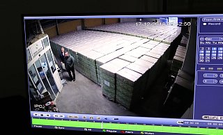 Stahlstraße 8: Diese Lagerhalle im Gewerbegebiet Lintel haben zwei Mitarbeiter der Stadtverwaltung im Dezember 2018 kontrolliert. Von der Staatsanwaltschaft Bielefeld bekamen sie nun das "Attest für ein einwandfreies Handeln". - Marion Pokorra-Brockschmidt Stahlstraße 8: Diese Lagerhalle im Gewerbegebiet Lintel haben zwei Mitarbeiter der Stadtverwaltung im Dezember 2018 kontrolliert. Von der Staatsanwaltschaft Bielefeld bekamen sie nun das "Attest für ein einwandfreies Handeln". - Marion Pokorra-Brockschmidt