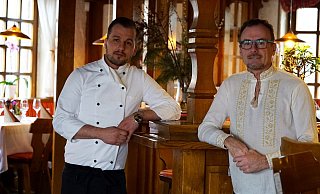 Seit Dezember 2019 betreiben Lucia Dascalu (links) und Claudiu Glogau das Casa Miorita in Gütersloh am Westernfeld 1. - Christian Geisler Seit Dezember 2019 betreiben Lucia Dascalu (links) und Claudiu Glogau das Casa Miorita in Gütersloh am Westernfeld 1. - Christian Geisler