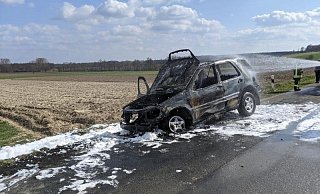 Die Feuerwehr konnte das Feuer letztlich mit viel Schaum löschen. - Löschzug Peckelsheim Die Feuerwehr konnte das Feuer letztlich mit viel Schaum löschen. - Löschzug Peckelsheim