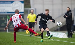 Erst glücklich, dann im Pech: Angelo Langer (r.) traf zunächst für den SV Rödinghausen zum Ausgleich, doch wenig später unterlief ihm ein Eigentor zum 1:2-Endstand in Ahlen. - Noah Wedel Erst glücklich, dann im Pech: Angelo Langer (r.) traf zunächst für den SV Rödinghausen zum Ausgleich, doch wenig später unterlief ihm ein Eigentor zum 1:2-Endstand in Ahlen. - Noah Wedel