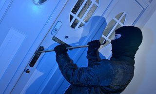 Regelmäßig meldet die Kreispolizei Paderborn Einbrüche in Häuser und Wohnungen. In der dunklen Jahreszeit nimmt die Zahl meist zu. - picture alliance / Bildagentur-online (Themenbild) Regelmäßig meldet die Kreispolizei Paderborn Einbrüche in Häuser und Wohnungen. In der dunklen Jahreszeit nimmt die Zahl meist zu. - picture alliance / Bildagentur-online (Themenbild)