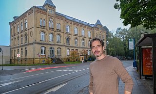 Mario Fangerow kommt aus Berlin und leitet seit dem 1. August die Bückardtschule an der Heeper Straße. Sie feiert jetzt 150-jähriges Bestehen. - Andreas Zobe Mario Fangerow kommt aus Berlin und leitet seit dem 1. August die Bückardtschule an der Heeper Straße. Sie feiert jetzt 150-jähriges Bestehen. - Andreas Zobe