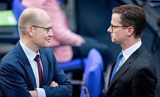Ralph Brinkhaus (l.) und Carsten Linnemann arbeiten beide im Bundestag. - picture alliance/dpa Ralph Brinkhaus (l.) und Carsten Linnemann arbeiten beide im Bundestag. - picture alliance/dpa