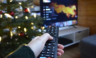 Weihnachtsfilme gucken und dazu entspannen – drei Tipps für den Zeitvertreib über die Feiertage. - Nicole Niemann Weihnachtsfilme gucken und dazu entspannen – drei Tipps für den Zeitvertreib über die Feiertage. - Nicole Niemann