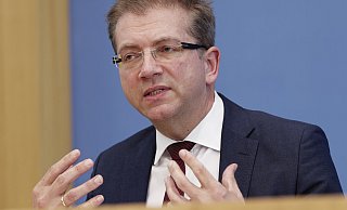 Der Bielefelder Gesundheitsökonom Wolfgang Greiner arbeitet in der neuen Finanzkommission Gesundheit an Reformen für die Gesetzliche Krankenversicherung mit. - picture alliance / SZ Photo Der Bielefelder Gesundheitsökonom Wolfgang Greiner arbeitet in der neuen Finanzkommission Gesundheit an Reformen für die Gesetzliche Krankenversicherung mit. - picture alliance / SZ Photo