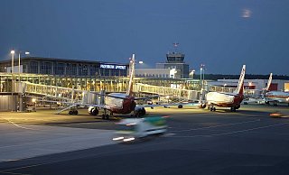 Vor 50 Jahren wurde der Flughafen Paderborn/Lippstadt gegründet, dieses Bild stammt aus dem Jahr 2003. - (Archivbild) Flughafen Paderborn Vor 50 Jahren wurde der Flughafen Paderborn/Lippstadt gegründet, dieses Bild stammt aus dem Jahr 2003. - (Archivbild) Flughafen Paderborn