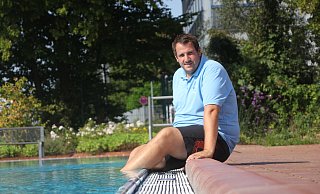 Eike Henke arbeitet seit 2009 im Aqua Fun in Kirchlengern. Mittlerweile ist er zum neuen Badleiter befördert worden. - Florian Weyand Eike Henke arbeitet seit 2009 im Aqua Fun in Kirchlengern. Mittlerweile ist er zum neuen Badleiter befördert worden. - Florian Weyand