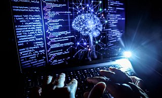 Die rasante Entwicklung der Künstlichen Intelligenz fordert unser Verständnis von Arbeit und Gesellschaft heraus. - Oliver Berg/dpa Die rasante Entwicklung der Künstlichen Intelligenz fordert unser Verständnis von Arbeit und Gesellschaft heraus. - Oliver Berg/dpa