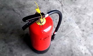 Unbekannte haben den Inhalt eines Feuerlöschers in einer Turnhalle versprüht. - Foto: Pixabay Unbekannte haben den Inhalt eines Feuerlöschers in einer Turnhalle versprüht. - Foto: Pixabay