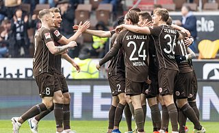 Der FC St. Pauli kann mehr und mehr mit einem Bundesliga-Aufstieg planen. - Axel Heimken/dpa Der FC St. Pauli kann mehr und mehr mit einem Bundesliga-Aufstieg planen. - Axel Heimken/dpa