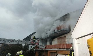 Die Rauchwolke breitete sich über Veltheim aus. - Sascha Grimme, Feuerwehr Porta Westfalica Die Rauchwolke breitete sich über Veltheim aus. - Sascha Grimme, Feuerwehr Porta Westfalica