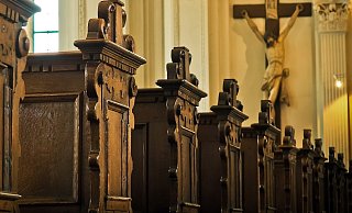 Erneut könnten die Kirchenbänke zu den Gottesdiensten an den Osterfeiertagen leer bleiben. - (Symbolbild) Pixabay Erneut könnten die Kirchenbänke zu den Gottesdiensten an den Osterfeiertagen leer bleiben. - (Symbolbild) Pixabay