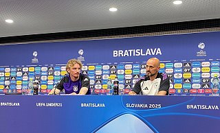 Nick Woltemade (l) freut sich auf das Finale - über den FC Bayern sagte er nichts. - Christian Kunz/dpa Nick Woltemade (l) freut sich auf das Finale - über den FC Bayern sagte er nichts. - Christian Kunz/dpa