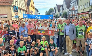 Zum 750-jährigen Jubiläum zieht es unzählige Besucher für Sport, Musik, Shoppen und den guten Zweck in die Steinheimer Innenstadt. - Madita Schellenberg Zum 750-jährigen Jubiläum zieht es unzählige Besucher für Sport, Musik, Shoppen und den guten Zweck in die Steinheimer Innenstadt. - Madita Schellenberg