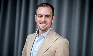 Philipp Lahm sei eine der prägendsten Persönlichkeiten des deutschen Fußballs, begründete das Bundespräsidialamt. (Archivbild) - Britta Pedersen/dpa Philipp Lahm sei eine der prägendsten Persönlichkeiten des deutschen Fußballs, begründete das Bundespräsidialamt. (Archivbild) - Britta Pedersen/dpa