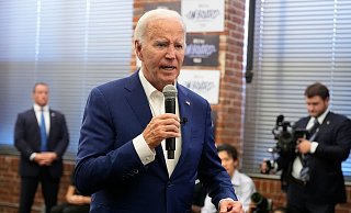 Biden steht seit seinem desatrösen TV-Duell gegen Trump unter großem politischen Druck. - Manuel Balce Ceneta/AP/dpa Biden steht seit seinem desatrösen TV-Duell gegen Trump unter großem politischen Druck. - Manuel Balce Ceneta/AP/dpa