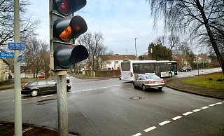 Die Ampel zeigt seit Tagen nur Dauer-Blinklicht. Mehrere tausend Autofahrer sind jeden Tag betroffen. - Andreas Frücht Die Ampel zeigt seit Tagen nur Dauer-Blinklicht. Mehrere tausend Autofahrer sind jeden Tag betroffen. - Andreas Frücht