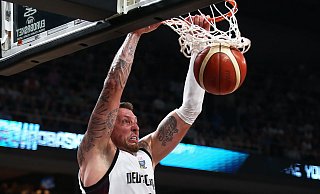 Daniel Theis und den deutschen Basketballern fehlen noch zwei Siege zum EM-Titel. - Matthias Stickel/dpa Daniel Theis und den deutschen Basketballern fehlen noch zwei Siege zum EM-Titel. - Matthias Stickel/dpa