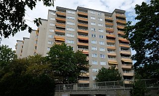 Das Senne-Center an der Max-Planck-Straße hat seit 2013 ein großes Legionellen-Problem. Nun soll die Lösung gefunden sein. - Susanne Lahr Das Senne-Center an der Max-Planck-Straße hat seit 2013 ein großes Legionellen-Problem. Nun soll die Lösung gefunden sein. - Susanne Lahr