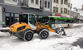 Die SWK räumt nach und nach die Bushaltestellen von Eis und Schnee - hier am Alten Markt. - Frank-Michael Kiel-Steinkamp Die SWK räumt nach und nach die Bushaltestellen von Eis und Schnee - hier am Alten Markt. - Frank-Michael Kiel-Steinkamp