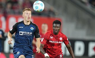 SCP-Akteur Laurin Curda (l.) hat mit dem 1. FC Kaiserslautern um Stürmer Ragnar Ache noch eine Rechnung offen. - picture alliance/dpa SCP-Akteur Laurin Curda (l.) hat mit dem 1. FC Kaiserslautern um Stürmer Ragnar Ache noch eine Rechnung offen. - picture alliance/dpa