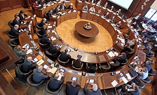 Die Anfrage soll im nichtöffentlichen Teil der Ratssitzung beantwortet werden. - Frank-Michael Kiel-Steinkamp Die Anfrage soll im nichtöffentlichen Teil der Ratssitzung beantwortet werden. - Frank-Michael Kiel-Steinkamp