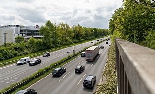 Bei Spurwechsel auf die Abfahrt nach Johannistal, verloren Handwerker Ladung vom Anhänger. Die Polizei sucht Zeugen. - Symbolfoto: Dennis Angenendt Bei Spurwechsel auf die Abfahrt nach Johannistal, verloren Handwerker Ladung vom Anhänger. Die Polizei sucht Zeugen. - Symbolfoto: Dennis Angenendt