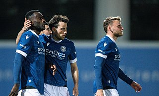 Merveille Biankadi (l.) sorgte mit seinem späten Tor bei den Sportfreunden Siegen für große Erleichterung bei Arminia Bielefeld. - Teresa Kroeger Merveille Biankadi (l.) sorgte mit seinem späten Tor bei den Sportfreunden Siegen für große Erleichterung bei Arminia Bielefeld. - Teresa Kroeger