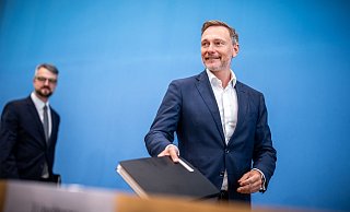 Finanzminister Lindner stellt seinen Etatentwurf vor. Dabei sei die Regierung an die Grenzen der Kompromissfähigkeit gegangen. - Michael Kappeler/dpa Finanzminister Lindner stellt seinen Etatentwurf vor. Dabei sei die Regierung an die Grenzen der Kompromissfähigkeit gegangen. - Michael Kappeler/dpa