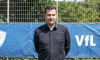 Der Bochumer Sportdirektor Marc Lettau freut sich über die Verpflichtung von Aliou Baldé. - Tim Rehbein/dpa Der Bochumer Sportdirektor Marc Lettau freut sich über die Verpflichtung von Aliou Baldé. - Tim Rehbein/dpa
