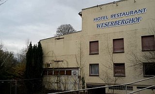 Das Hotel „Weserberghof" in Höxter gilt als marode. Der Gutachter empfiehlt den Abriss. - Michaela Bast Das Hotel „Weserberghof" in Höxter gilt als marode. Der Gutachter empfiehlt den Abriss. - Michaela Bast