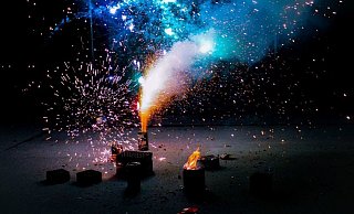 Wer zu Silvester ein Feuerwerk abbrennen möchte, sollte auf ein paar Dinge achten. - Alexander Kagan/Unsplash Wer zu Silvester ein Feuerwerk abbrennen möchte, sollte auf ein paar Dinge achten. - Alexander Kagan/Unsplash