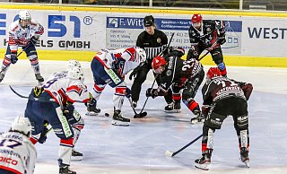 Bully gegen einen neuen Gegner: Die Herforder Ice Dragons mit Tim Krüger bekommen es mit den Crocodiles Hamburg statt mit den Black Dragons Erfurt zu tun. - Yvonne Gottschlich Bully gegen einen neuen Gegner: Die Herforder Ice Dragons mit Tim Krüger bekommen es mit den Crocodiles Hamburg statt mit den Black Dragons Erfurt zu tun. - Yvonne Gottschlich