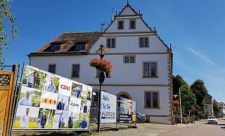 Zur Wahlwerbung setzen die Kandidaten in Nieheim neben Plakaten auch auf persönliche Anschreiben an die Wähler. - David Schellenberg Zur Wahlwerbung setzen die Kandidaten in Nieheim neben Plakaten auch auf persönliche Anschreiben an die Wähler. - David Schellenberg