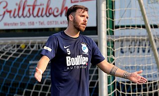 Mihail Yanev, Abwehrspieler von Fußball-Landesligist SV Eidinghausen-Werste, hier mit einer Reaktion nach einem Gegentor. - Egon Bieber Mihail Yanev, Abwehrspieler von Fußball-Landesligist SV Eidinghausen-Werste, hier mit einer Reaktion nach einem Gegentor. - Egon Bieber