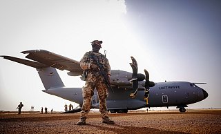Die Bundesregierung hat nach dem Überfall Russlands auf die Ukraine ein Sondervermögen von 100 Milliarden Euro aufgelegt, um die mangelhaft ausgestattete Bundeswehr verteidigungsfähig zu machen. - Kay Nietfeld/dpa Die Bundesregierung hat nach dem Überfall Russlands auf die Ukraine ein Sondervermögen von 100 Milliarden Euro aufgelegt, um die mangelhaft ausgestattete Bundeswehr verteidigungsfähig zu machen. - Kay Nietfeld/dpa