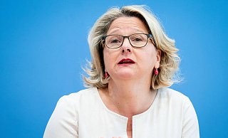 Umweltministerin Schulze: "Klimaschutz sozial ausgestalten". - picture alliance Umweltministerin Schulze: "Klimaschutz sozial ausgestalten". - picture alliance