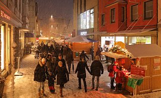 Weihnachtliche Atmosphäre auf dem Lübbecker Markt. - (Archivbild): Pescht Weihnachtliche Atmosphäre auf dem Lübbecker Markt. - (Archivbild): Pescht