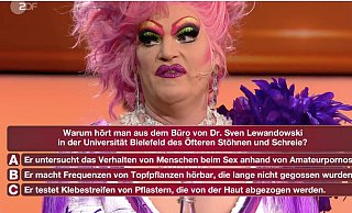 Olivia Jones liegt mir ihrer Antwort in der ZDF-Qiuz-Sendung "Da kommst Du nie drauf!" daneben. - Screenshot Olivia Jones liegt mir ihrer Antwort in der ZDF-Qiuz-Sendung "Da kommst Du nie drauf!" daneben. - Screenshot