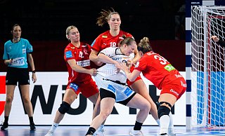 Die deutschen Handballerinnen haben das EM-Hauptrundenspiel gegen Dänemark verloren. - Marco Wolf/dpa Die deutschen Handballerinnen haben das EM-Hauptrundenspiel gegen Dänemark verloren. - Marco Wolf/dpa